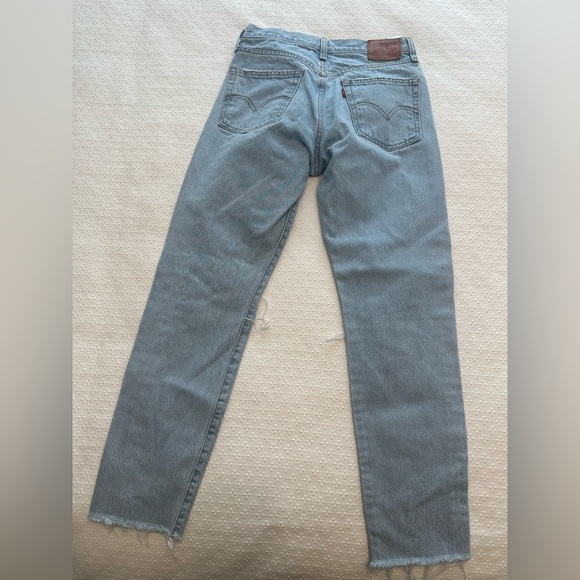 Levi’s High Rise Straight Leg Distressed Jeans - Picture 5 of 7